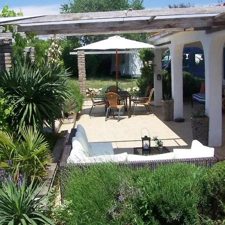 Dom wakacyjny Mit Pool By Interhome